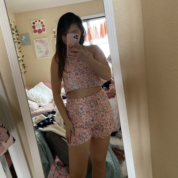 francesca’s pink floral 2 piece set - Picture 4 of 4